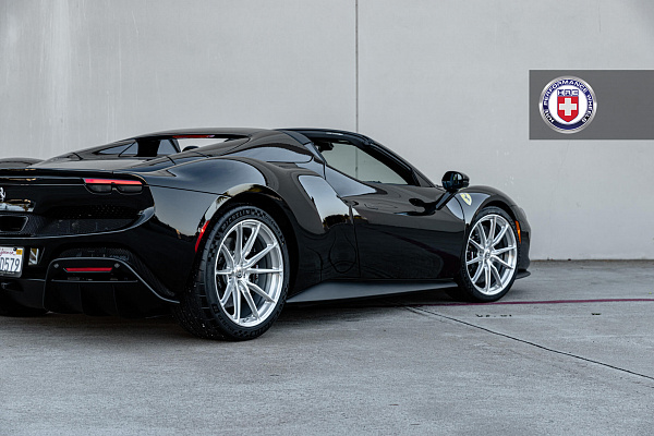 Фото дисков HRE P104SC Глянцевый лак на Ferrari 296