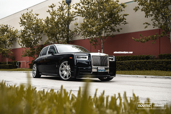 Фото дисков NOVITEC SP2 Глянцевый тонированный лак на Rolls-Royce Phantom
