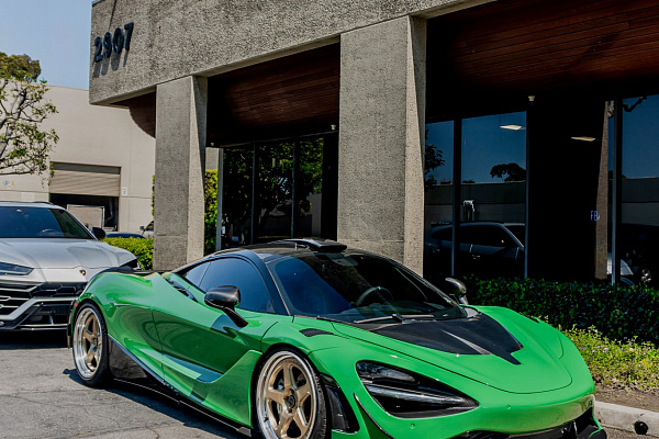 Фото дисков Brixton Forged TR05 Глянцевая шампань на McLaren 720S