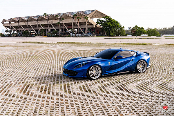 Ferrari 812