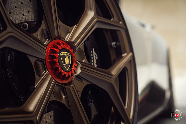 Фото дисков NOVITEC NL4 Сатиновая бронза на Lamborghini Huracan
