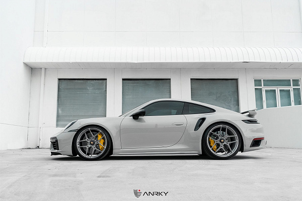 Фото дисков Anrky S1-X4 Сатиновый темный лак на Porsche 911 VIII