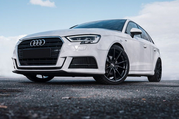 Фото дисков Bola B19 Черный глянец на Audi A/S/RS 3 (8V)