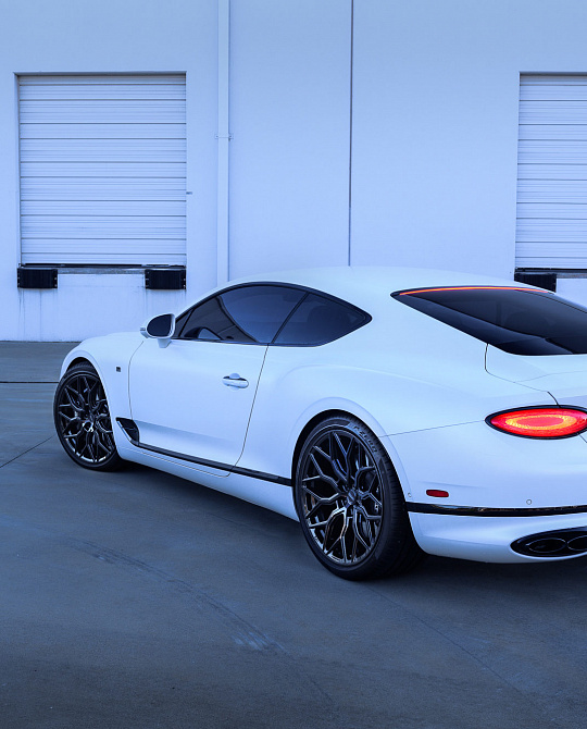 Фото дисков HF-2 Черный глянец на Bentley Continental GT III