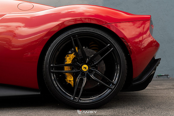 Фото дисков Anrky AN17 Черный глянец на Ferrari 296