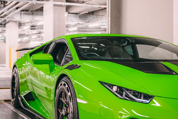 Фото дисков Brixton Forged PF7 Aerotech Глянцевый графит на Lamborghini Huracan