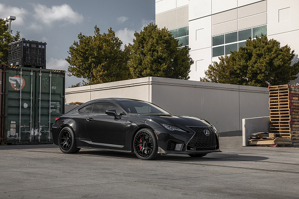 Фото дисков Rotiform ZMO-M Черный матовый на Lexus RC