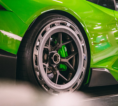 Фото дисков Brixton Forged PF7 Aerotech на Lamborghini Huracan