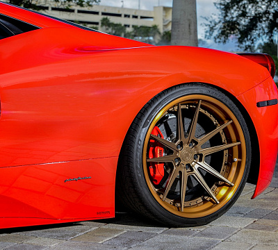 Фото дисков Strasse Wheels SV1 Deep Concave FS на Ferrari 458