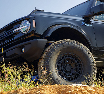 Фото дисков Black Rhino CHAMBER на Ford Bronco
