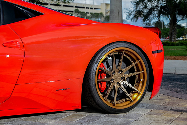 Фото дисков Strasse Wheels SV1 Deep Concave FS Другой цвет на Ferrari 458
