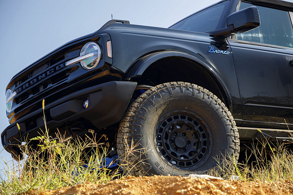 Фото дисков Black Rhino CHAMBER Черный матовый на Ford Bronco