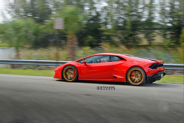 Фото дисков Strasse Wheels SM5R Deep Concave Monoblock Сатиновая медь на Lamborghini Huracan