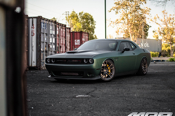 Фото дисков MRR M392 Сатиновая бронза на Dodge Challenger III