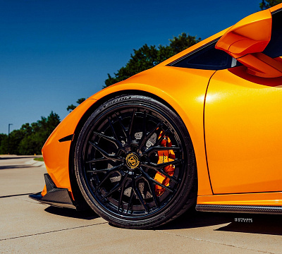 Фото дисков Strasse Wheels SV10M Deep Concave FS на Lamborghini Huracan