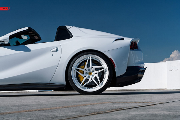 Фото дисков Anrky S3-X3 Белый глянец на Ferrari 812