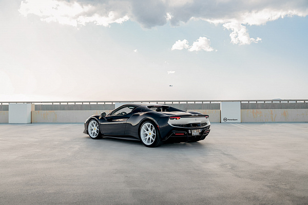 Фото дисков HRE 521M Белый глянец на Ferrari 296