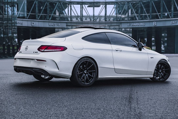 Фото дисков Bola CSR Черный глянец на Mercedes-Benz C-Class (W205)