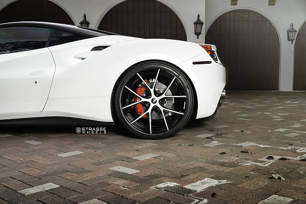 Фото дисков Strasse Wheels SM5R Deep Concave Monoblock Другой цвет на Ferrari 488