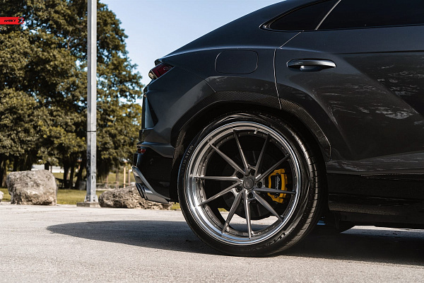 Фото дисков Anrky AN33 Сатиновый темный лак на Lamborghini Urus