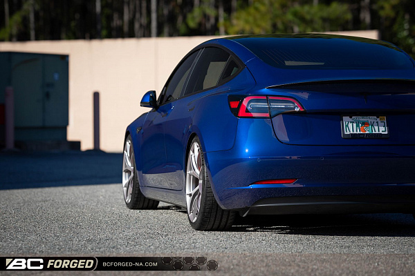 Фото дисков BC Forged KL01 Глянцевый тонированный лак на Tesla Model 3
