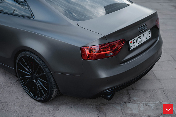 Фото дисков Vossen VFS-2 Черный глянец на Audi A/S/RS 5 (8T)