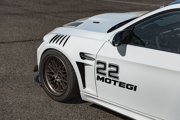 Фото дисков Motegi Racing MF417 Millennium Сатиновая темная бронза на BMW 3/M3 (E90)