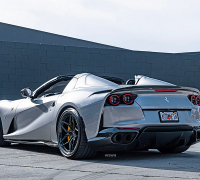 Фото дисков Strasse Wheels SV5R Deep Concave FS на Ferrari 812