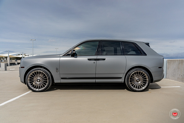 Фото дисков Vossen S17-13 Глянцевый темный лак на Rolls-Royce Cullinan