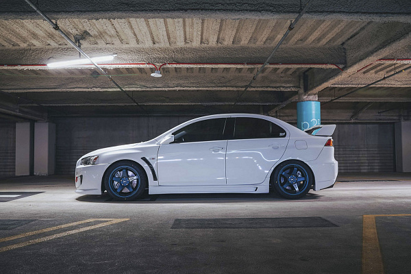 Фото дисков Motegi Racing CS5 Синий сатин на Mitsubishi Lancer X