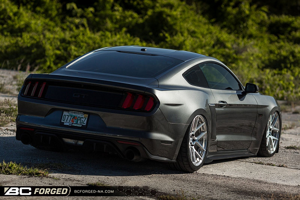Фото дисков BC Forged HCS02 Глянцевый лак на Ford Mustang VI
