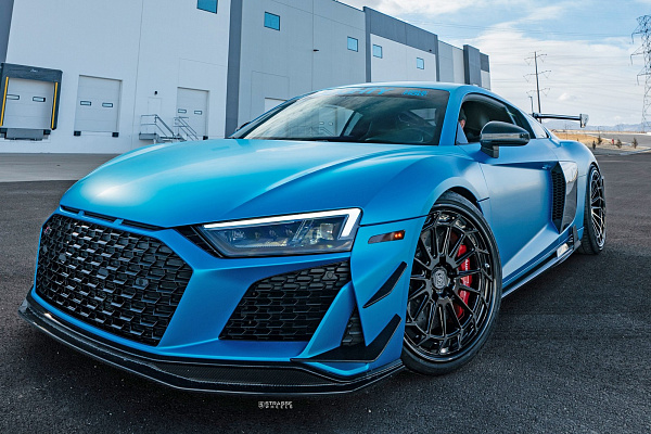 Фото дисков Strasse Wheels SV15FF Deep Concave FS Черный глянец на Audi R8 (4S)