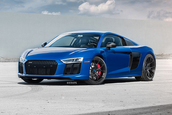 Фото дисков Strasse Wheels SM5R Deep Concave Monoblock Черный глянец на Audi R8 (4S)