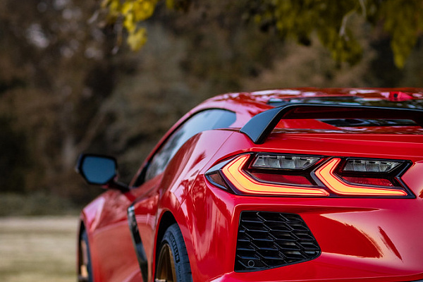 Фото дисков MRR F10 Глянцевая медь на Chevrolet Corvette C8