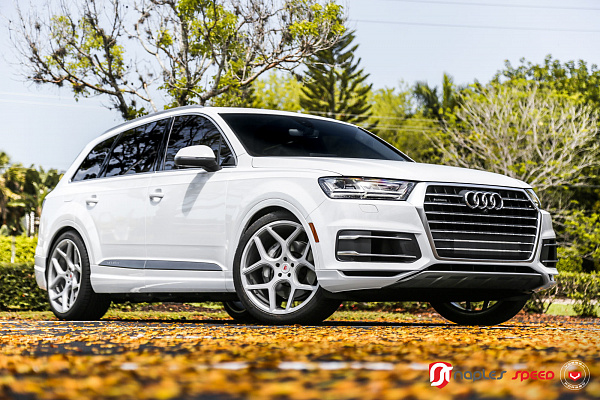 Фото дисков Vossen CG-205 Серебро на Audi Q7 (4M)
