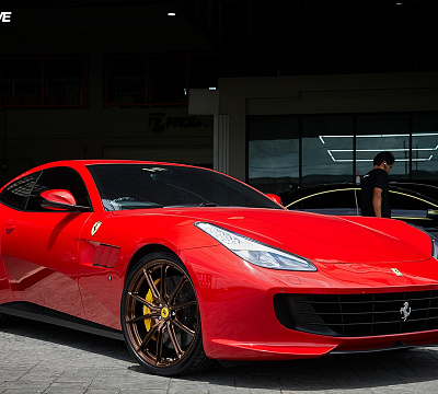 Фото дисков HRE P104SC на Ferrari GTC4Lusso