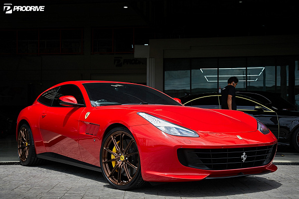 Фото дисков HRE P104SC Глянцевая бронза на Ferrari GTC4Lusso