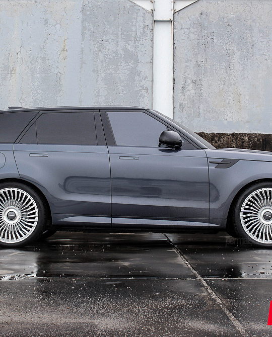Фото дисков UV-5 Глянцевый лак на Range Rover Sport III