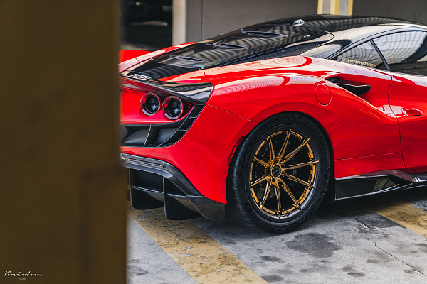 Фото дисков Brixton Forged R11-R Глянцевое золото на Ferrari F8