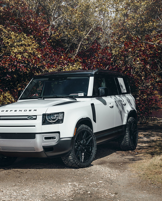 Фото дисков HF-7 Черный глянец на Land Rover Defender II