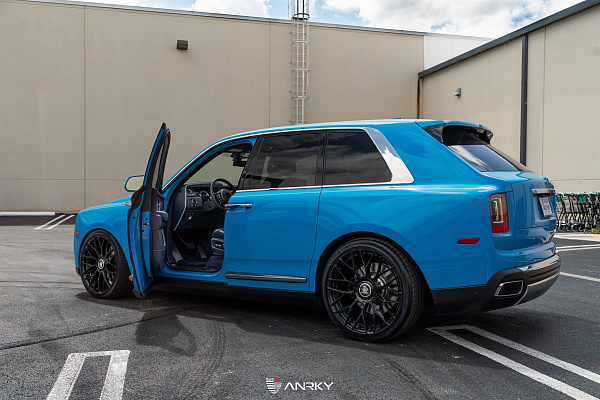Фото дисков Anrky AN20 Черный глянец на Rolls-Royce Cullinan