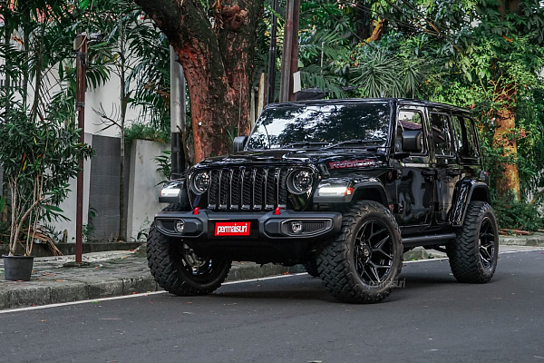 Фото дисков 4PLAY 4P06 Черный глянец на Jeep Wrangler IV (JL)
