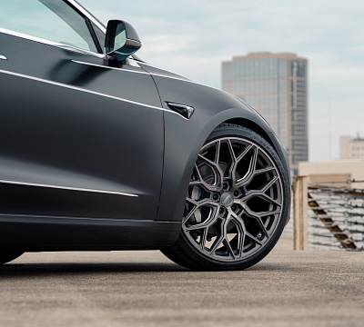 Фото дисков Vossen HF-2 на Tesla Model 3