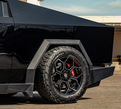 Фото дисков 4PLAY 4PS26 на Tesla Cybertruck