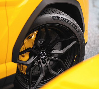 Фото дисков Brixton Forged PF9 на Lamborghini Urus