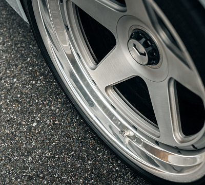 Фото дисков Vossen GEN-01 (3-Piece) на Chevrolet Corvette C8