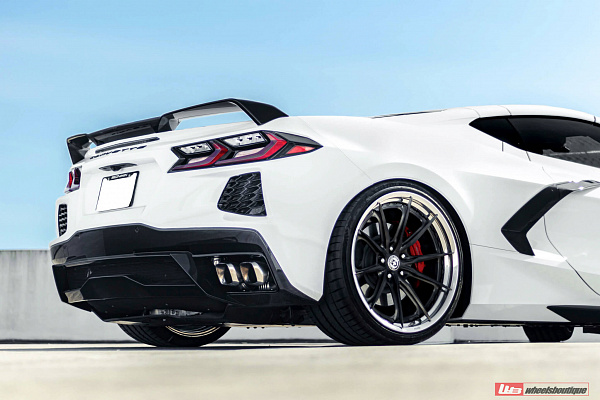 Фото дисков HRE S104SC Глянцевый темный лак на Chevrolet Corvette C8