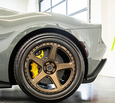 Фото дисков Brixton Forged TR05 на Ferrari 296