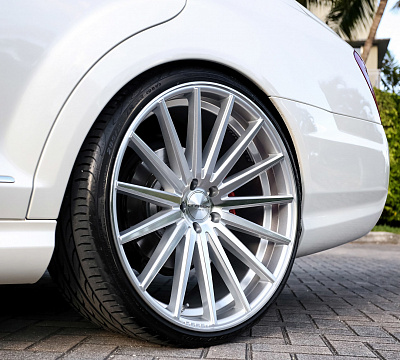 Фото дисков Vossen VFS-2 на Mercedes-Benz S-Class (W221)