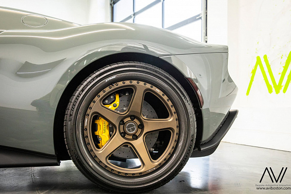 Фото дисков Brixton Forged TR05 Сатиновая бронза на Ferrari 296